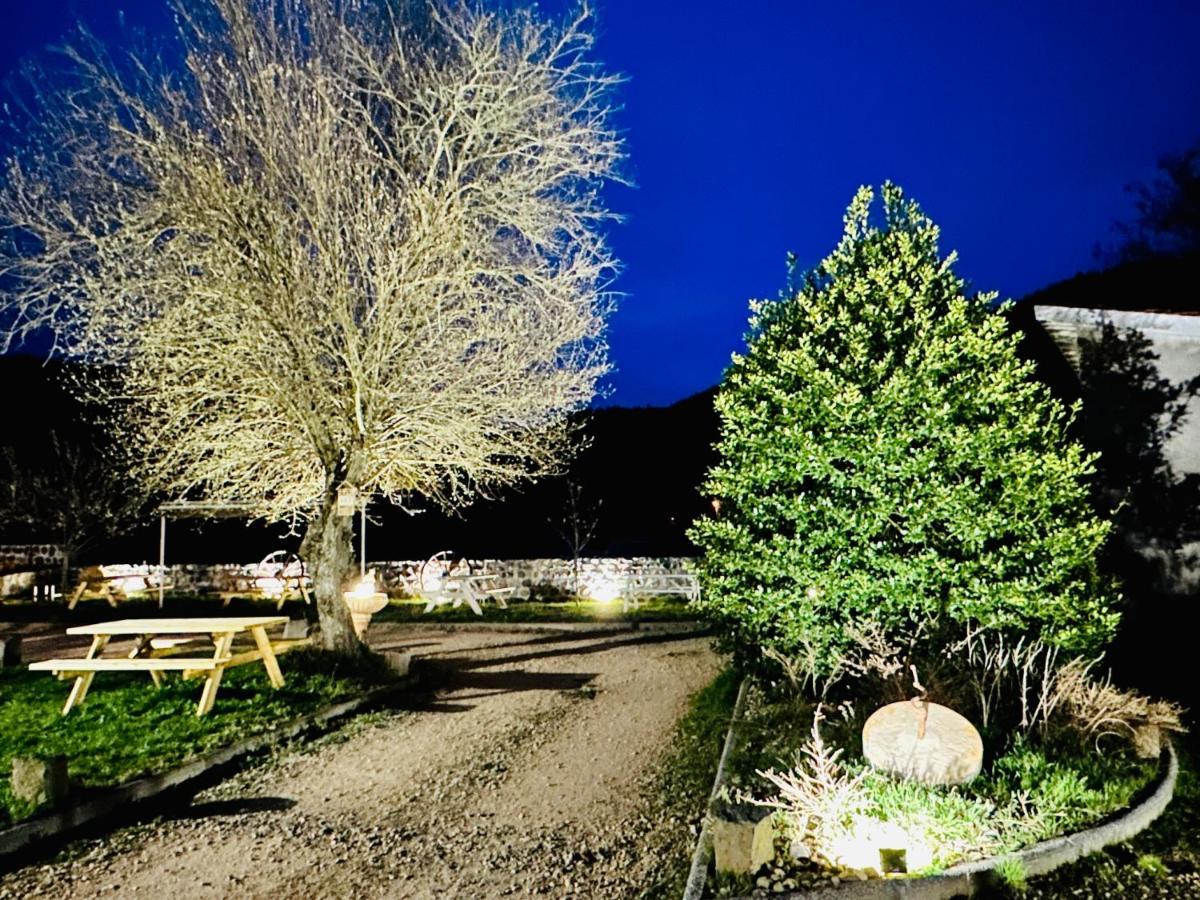 Goudet Hl Hotel De La Loire מראה חיצוני תמונה