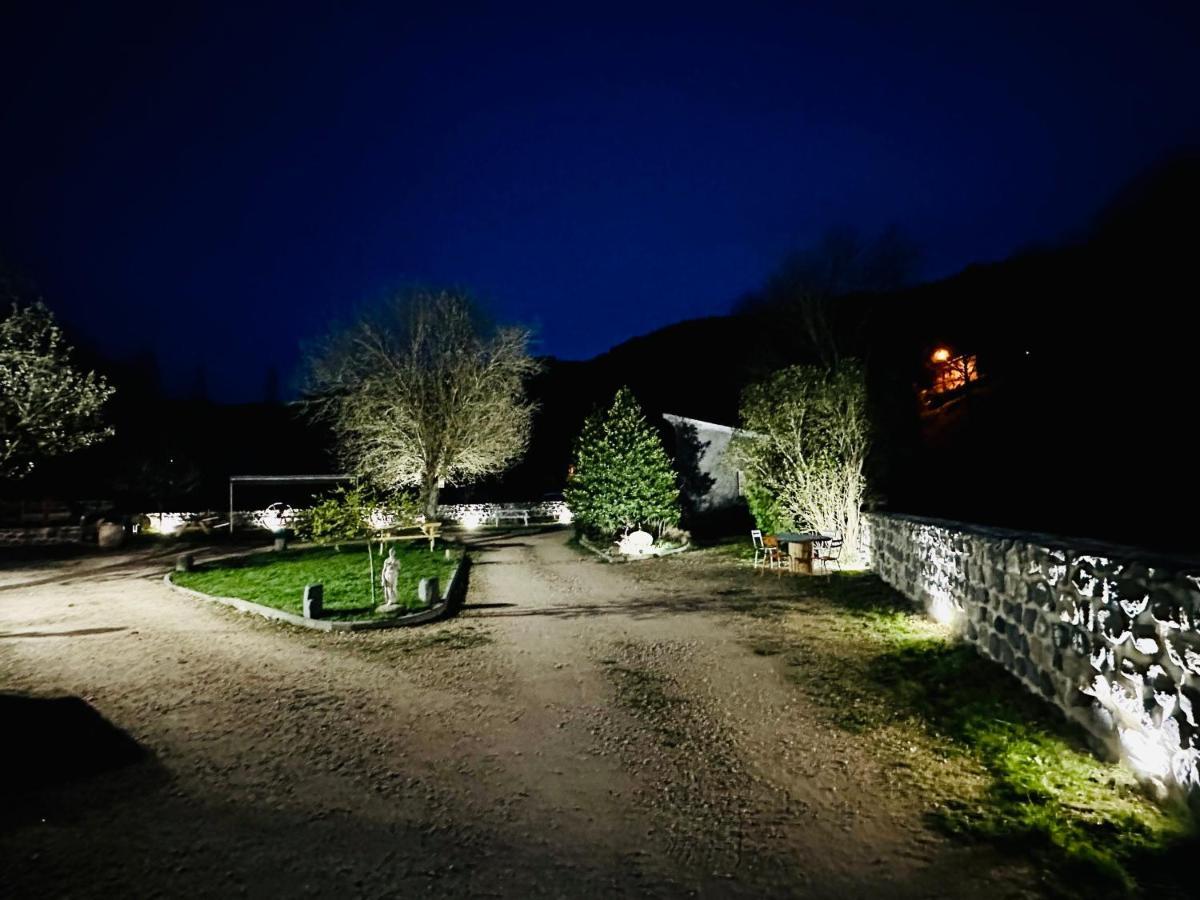 Goudet Hl Hotel De La Loire מראה חיצוני תמונה